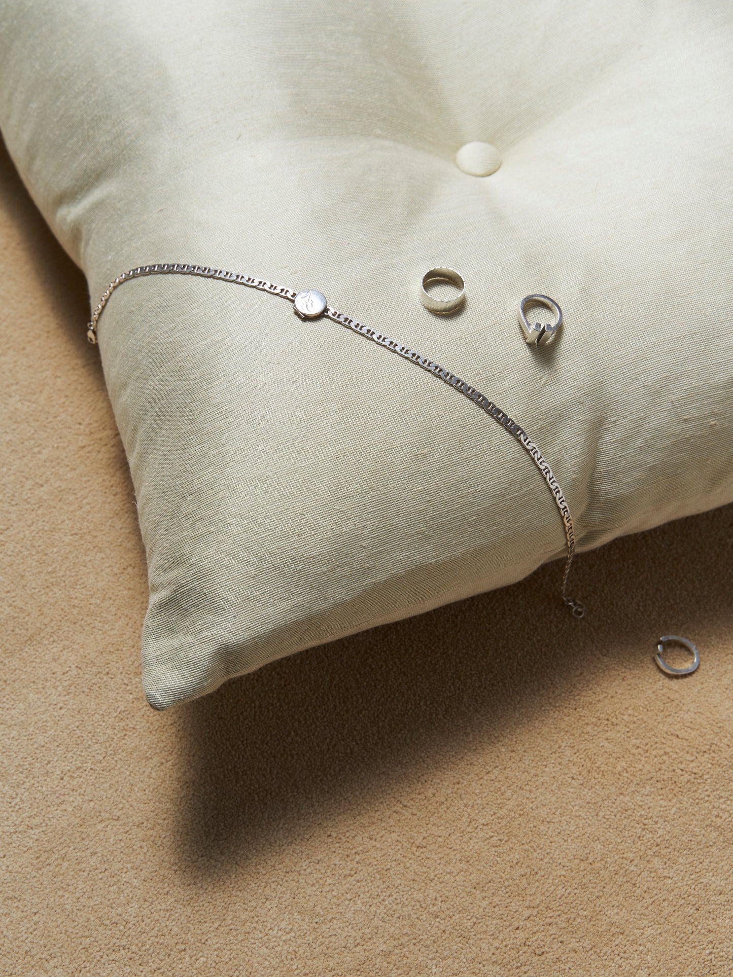 BUTTON CUSHION - SILK SATEEN - SERPENTINE