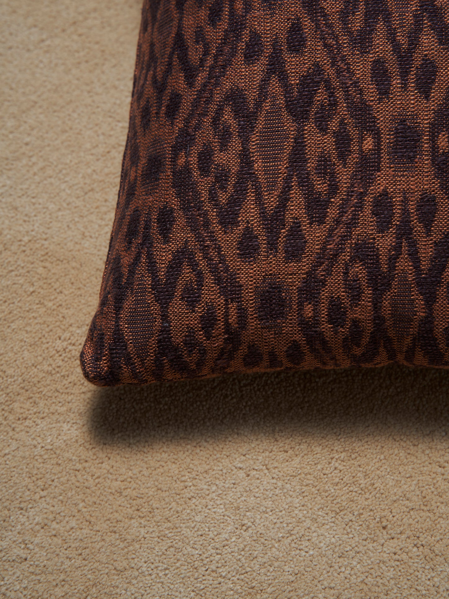 CUSHION - WOVEN IKAT - TORTOISESHELL