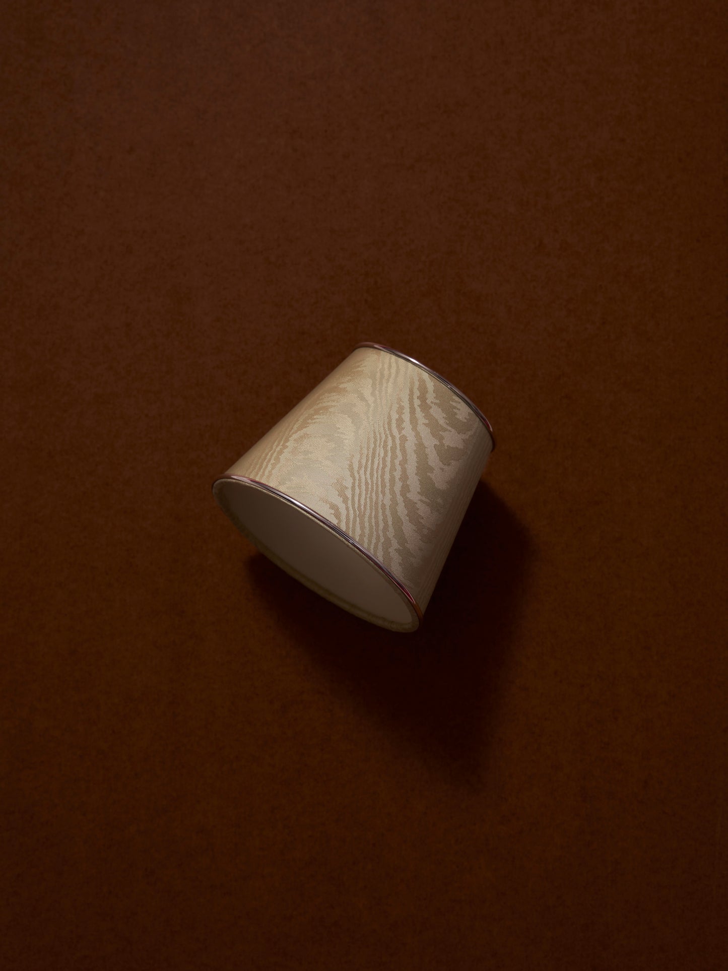 THE NUT SHADE - TRIMMED - MOIRÉ TISSÉ