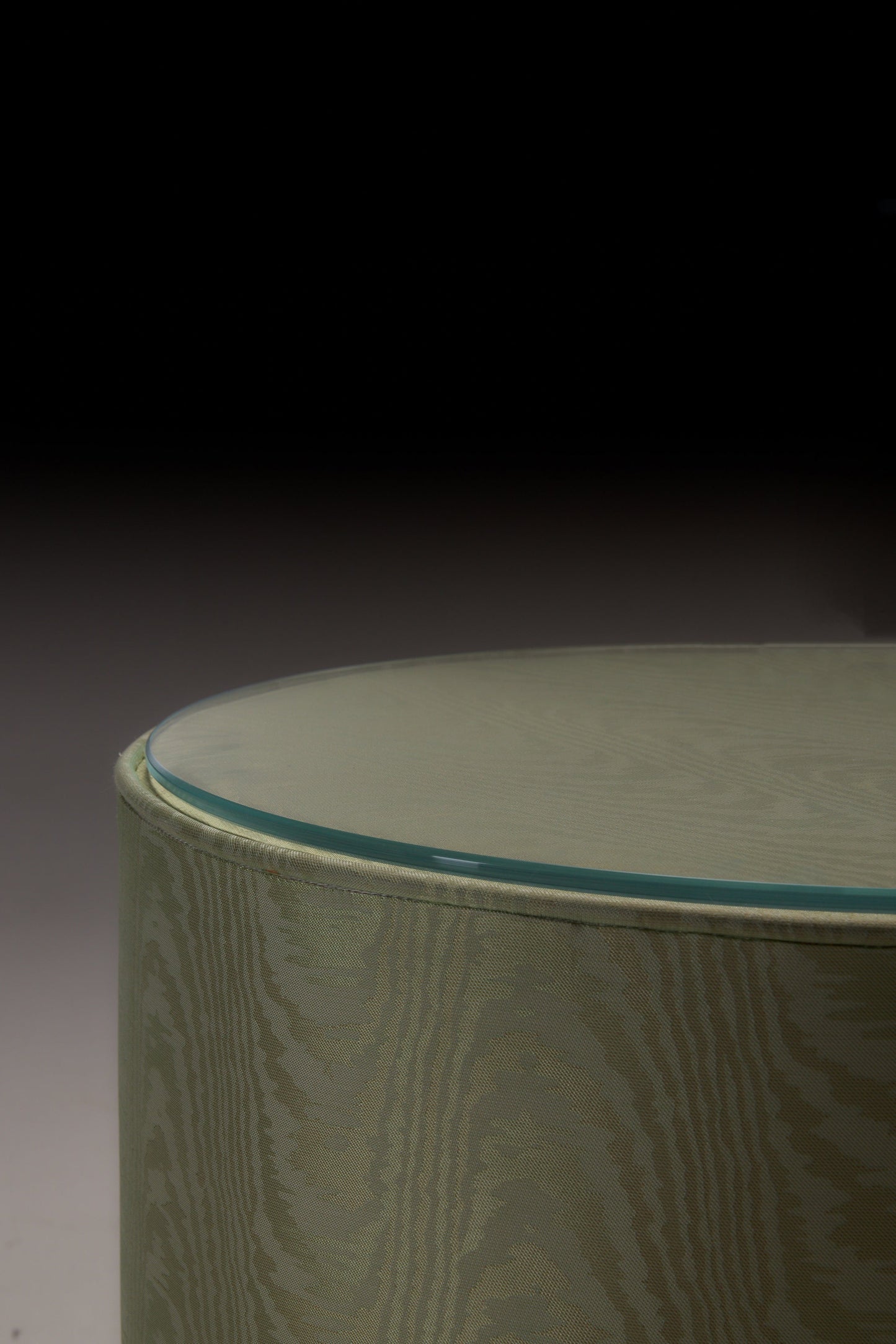 PELE TABLE