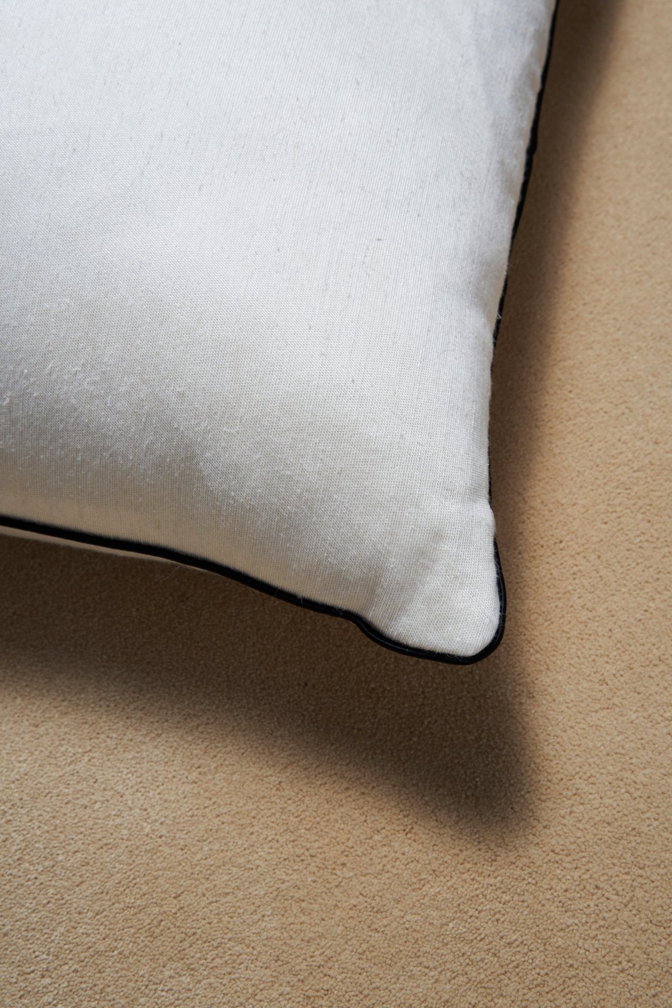 PIPED CUSHION - SILK SATEEN - CHAMPAGNE - CC Moulton
