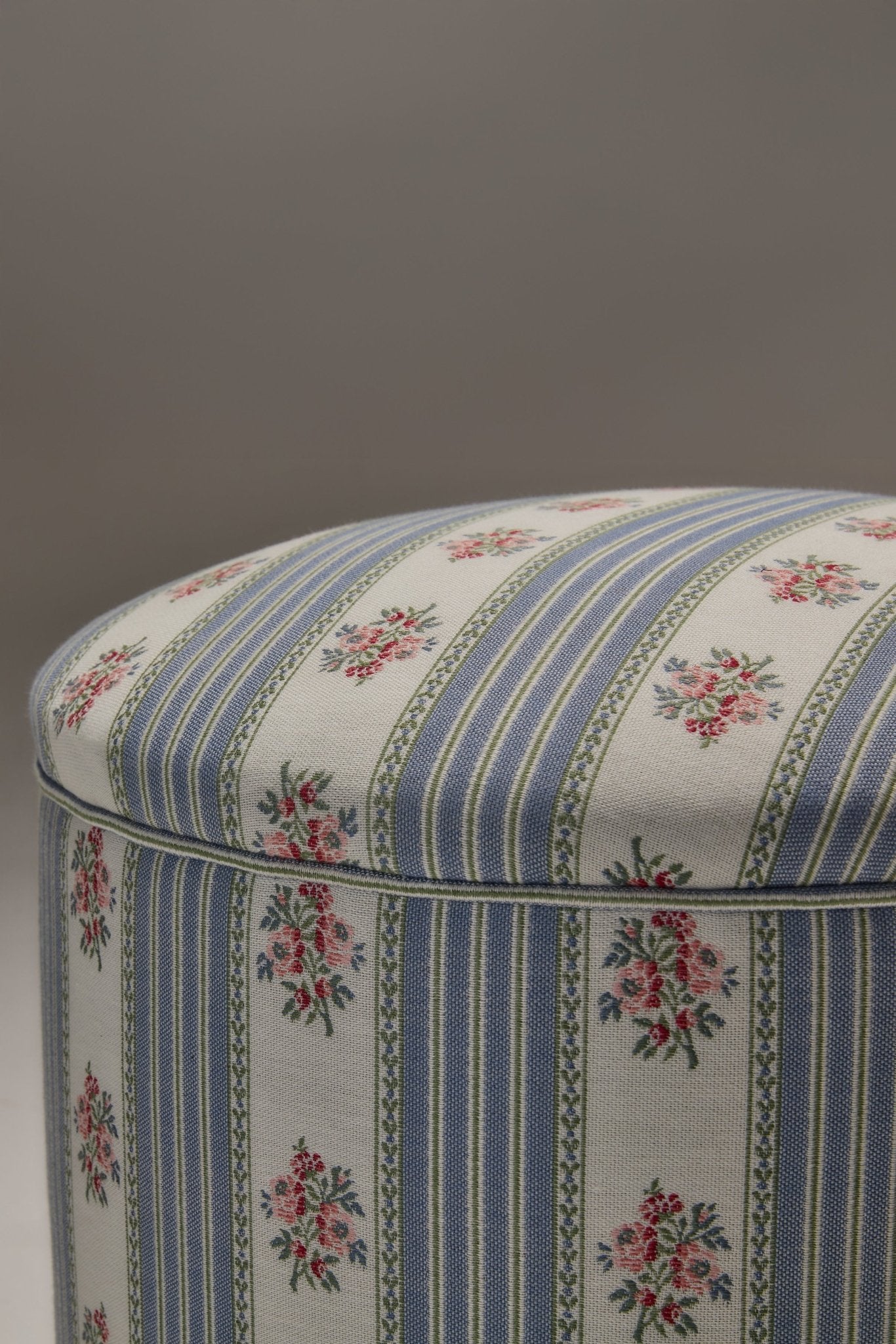POMONA POEF - SOFA STRIPE 1 - CC Moulton