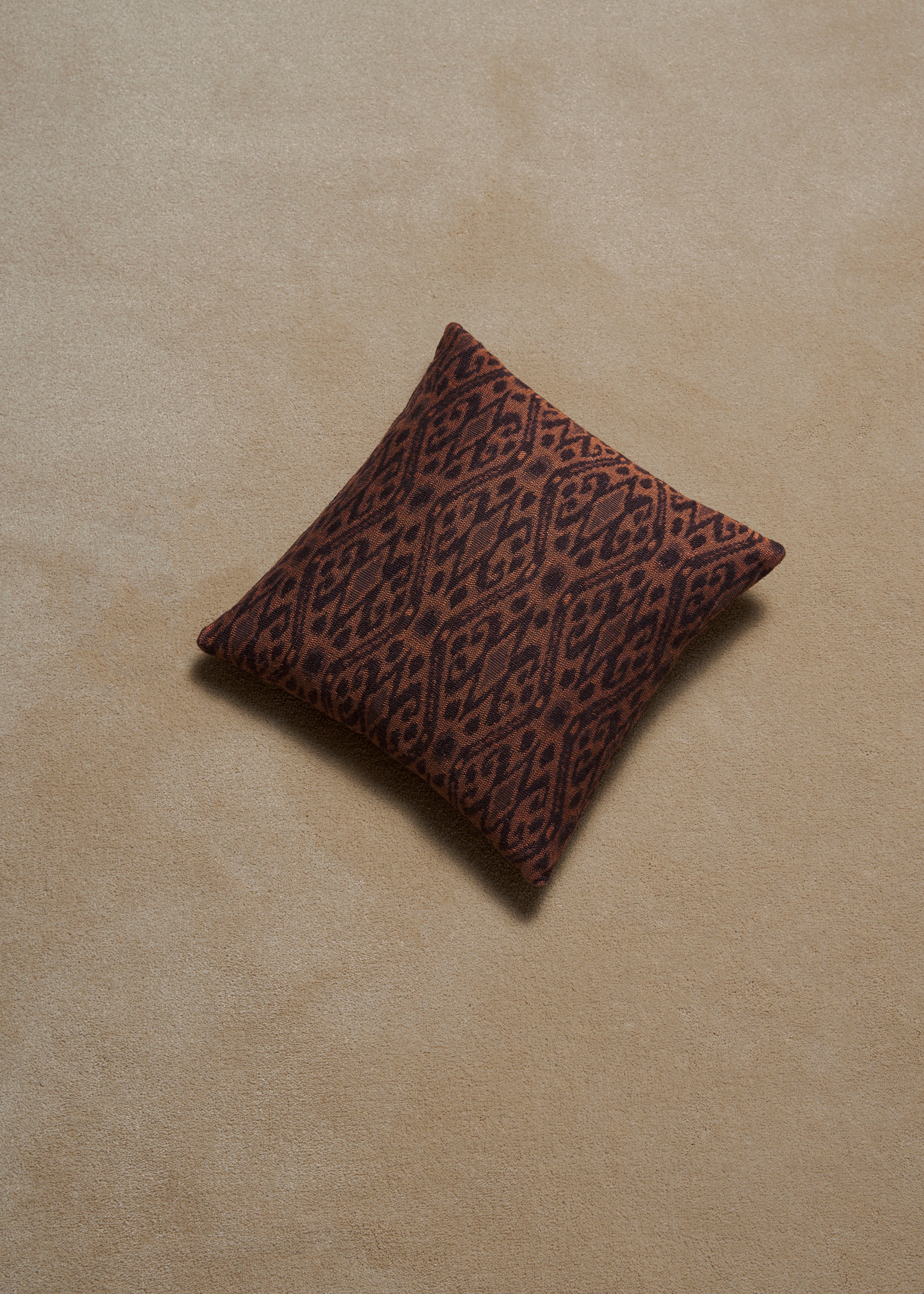 CUSHION - WOVEN IKAT - TORTOISESHELL