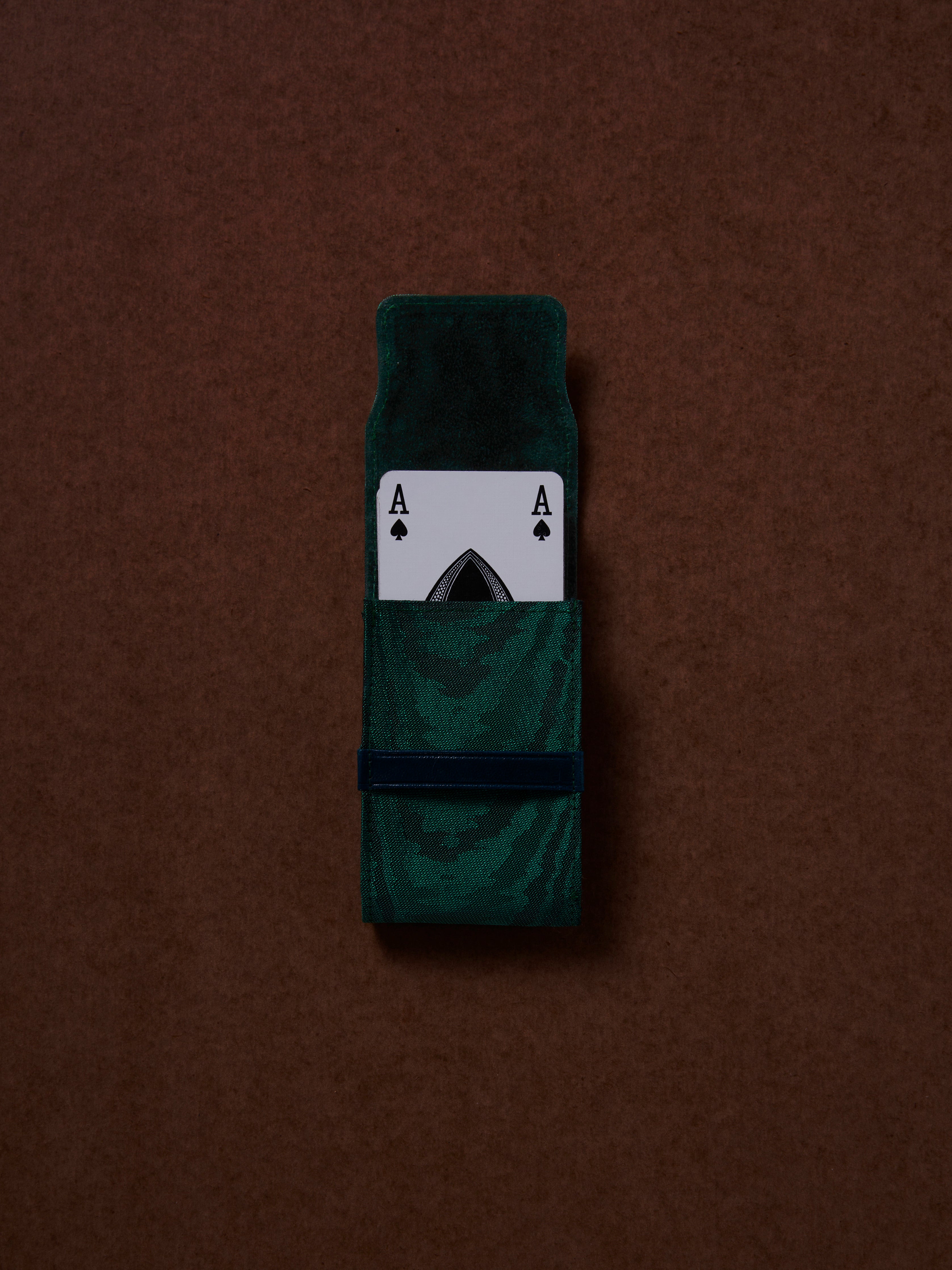 the card sleeve - moirè tissè - banker's lamp green