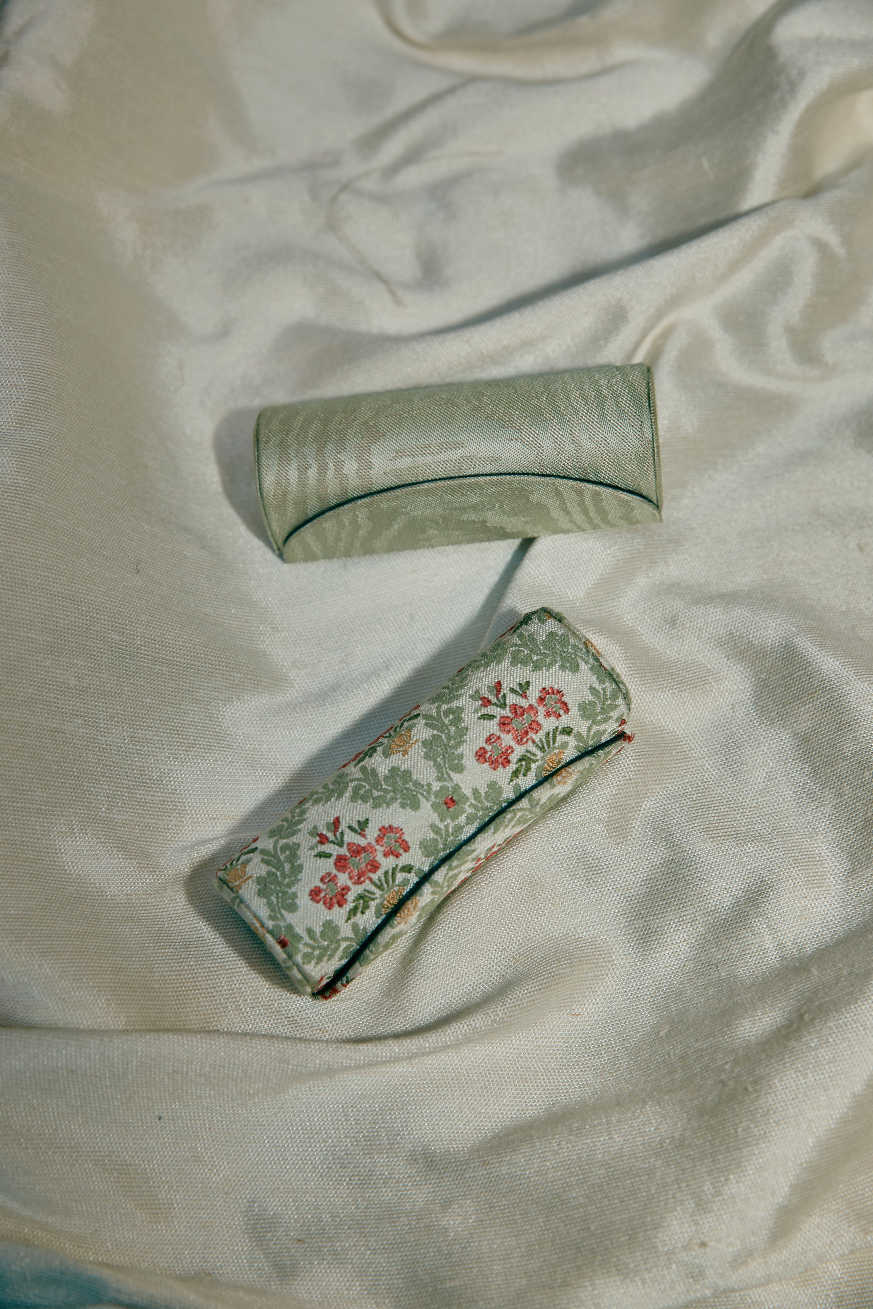 the etui - Brant's trellis