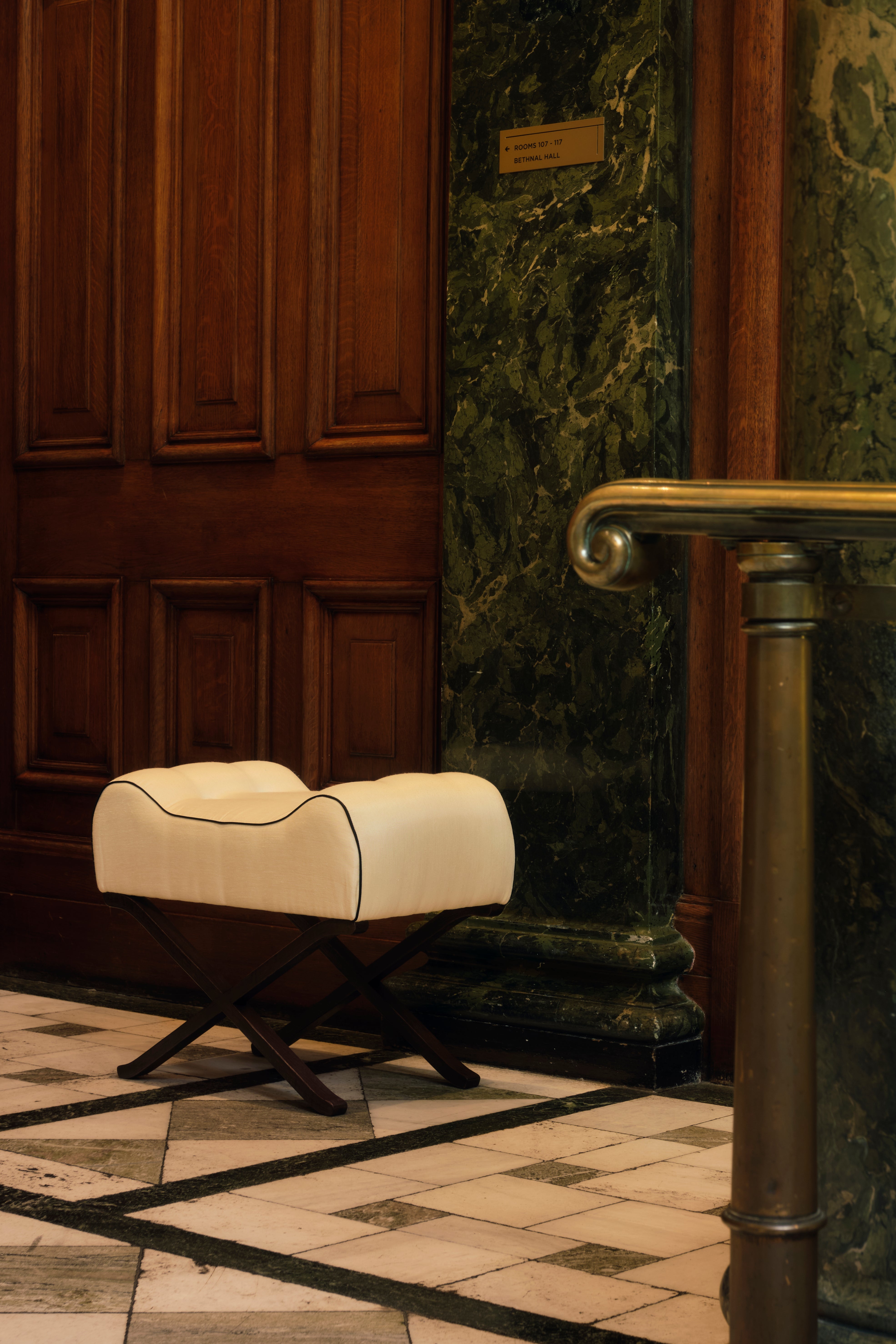 LILETH STOOL - SILK SATEEN