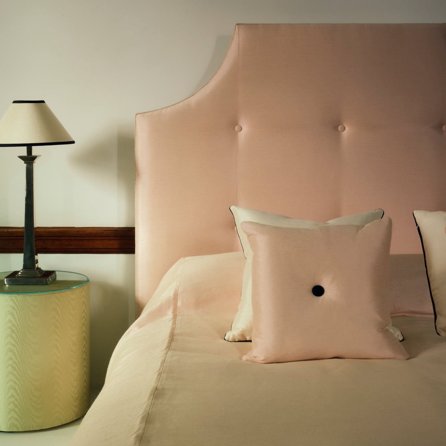 CUSHION - SILK SATEEN