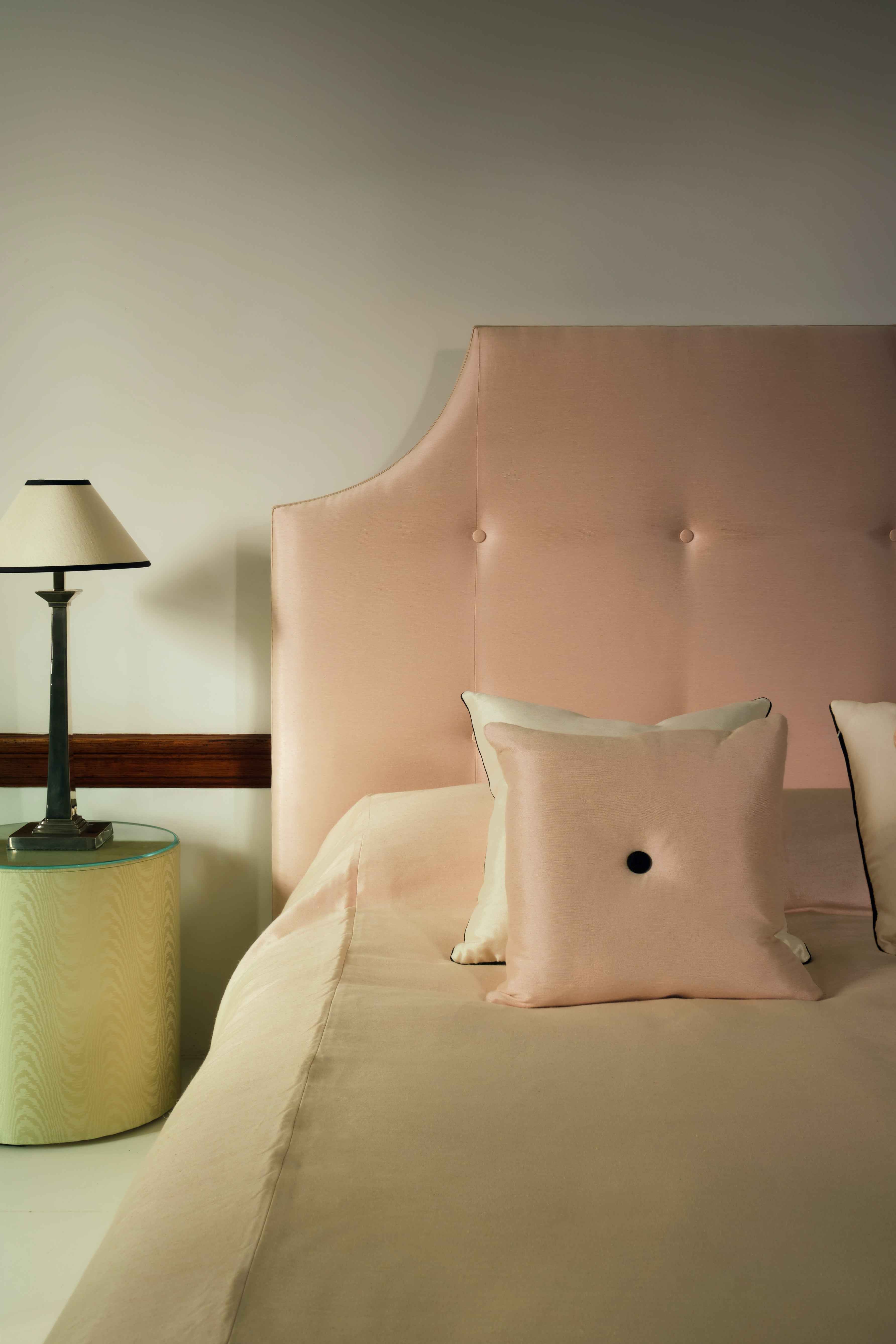 PIPED CUSHION - SILK SATEEN - CHAMPAGNE - LARGE