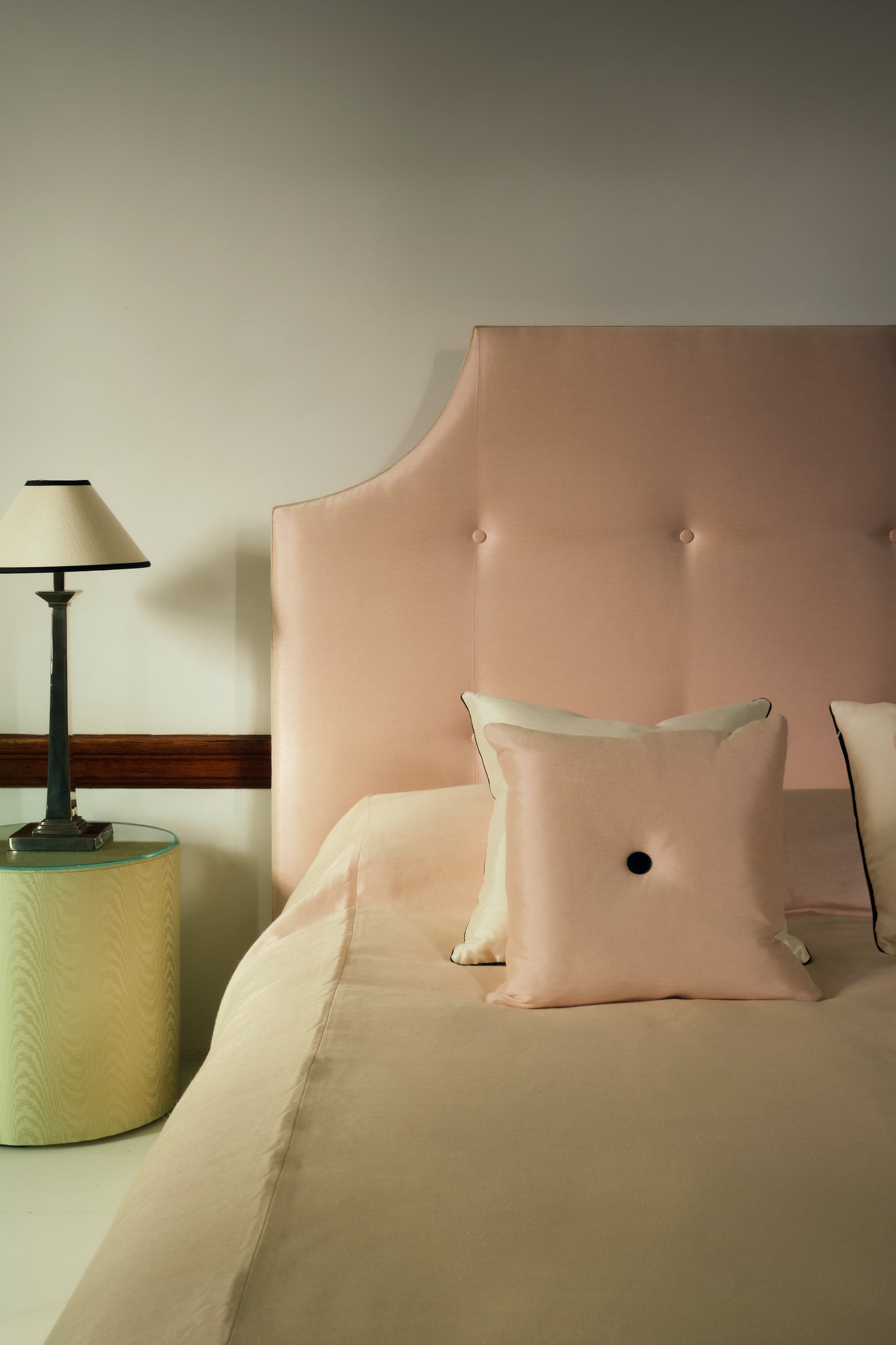 BUTTONED CUSHION - SILK SATEEN
