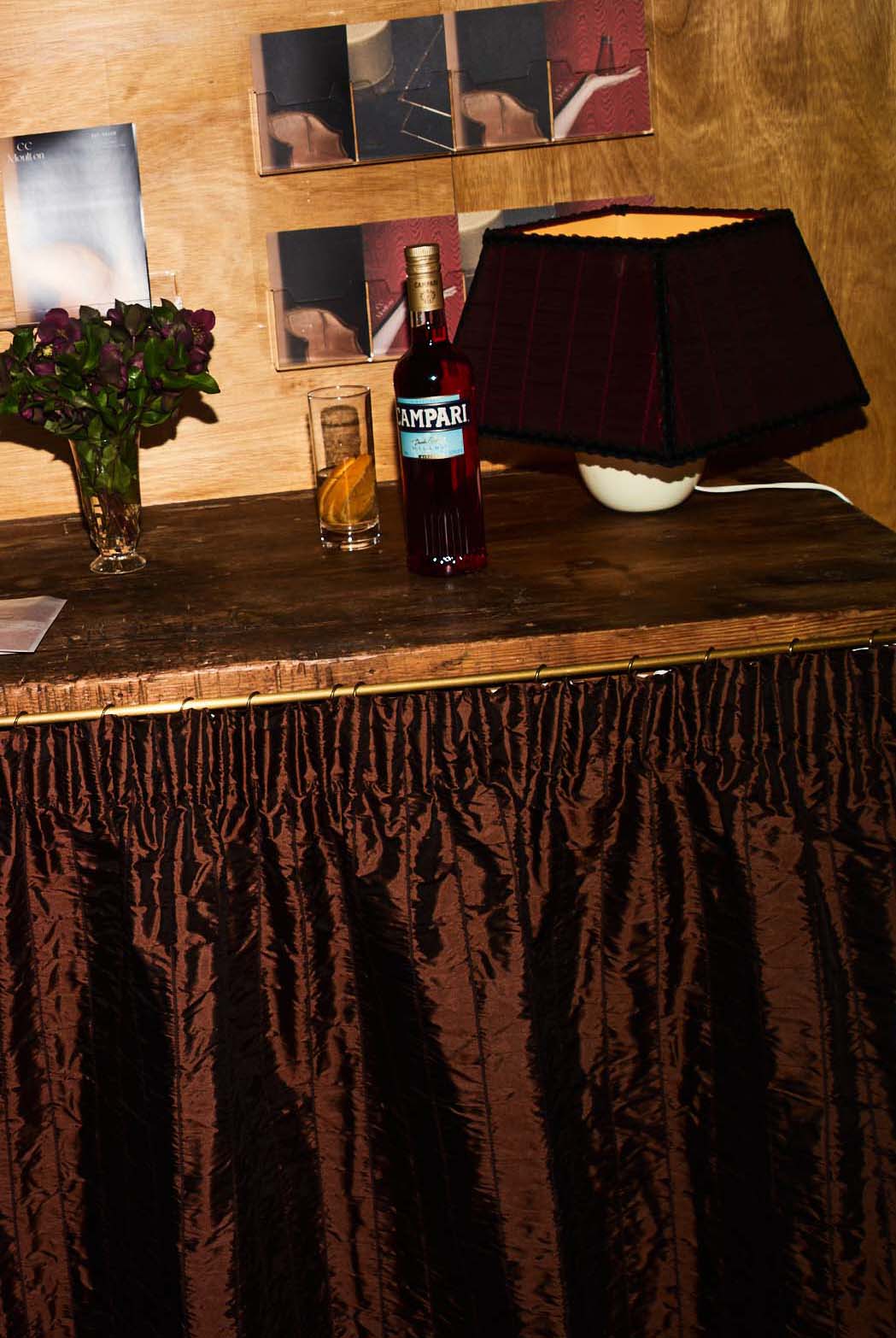 THE RA SHADE - TOILE DE FOND