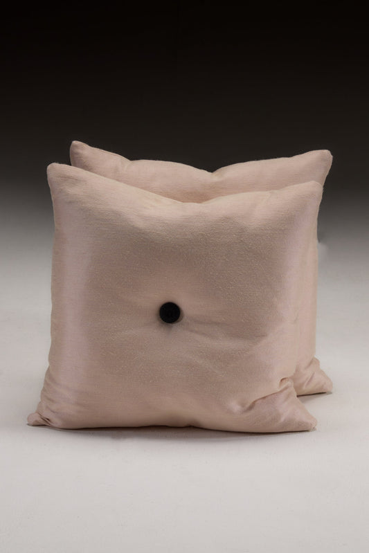BUTTONED CUSHION - SILK SATEEN