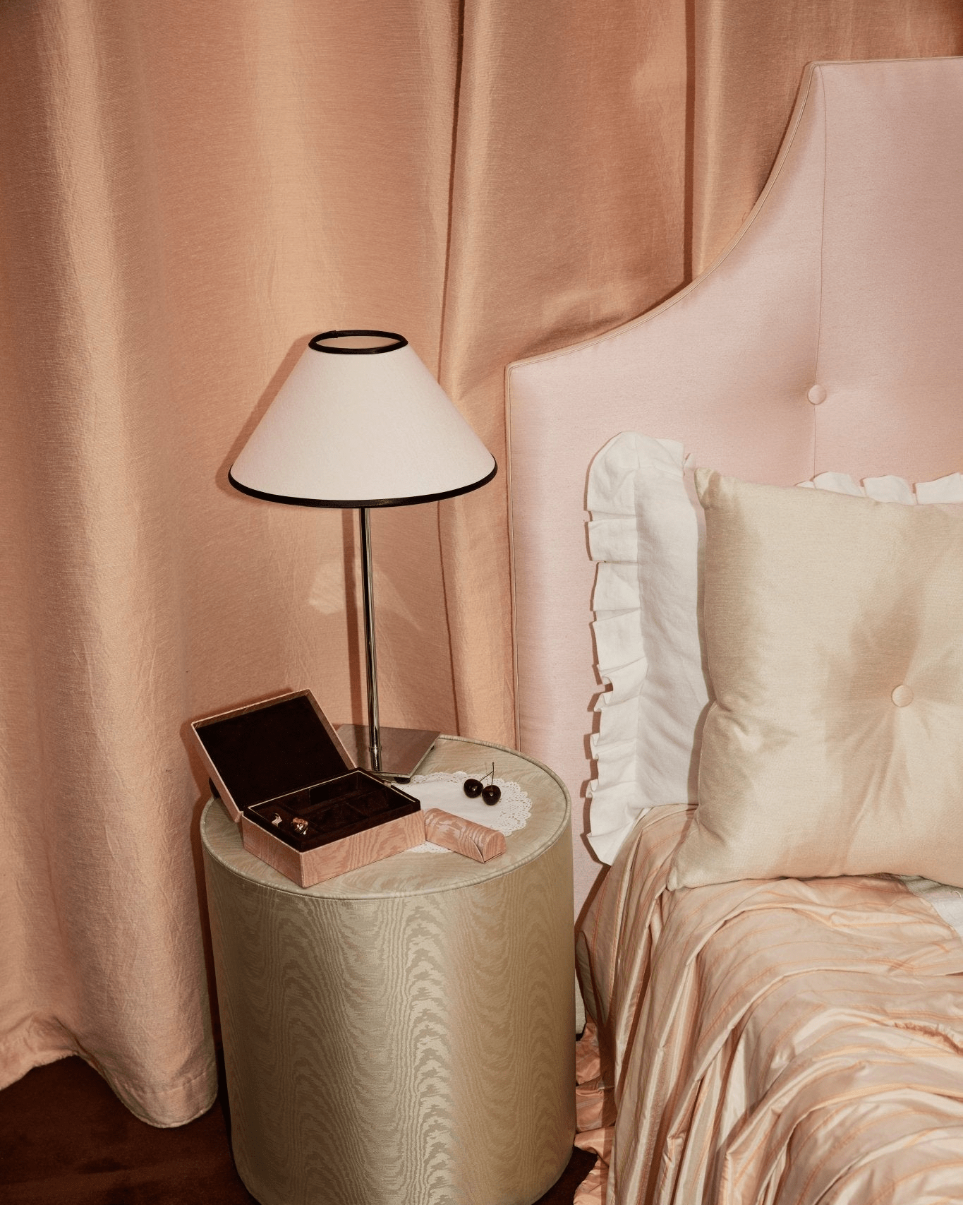 BUTTON CUSHION - SILK SATEEN - SERPENTINE - CC Moulton