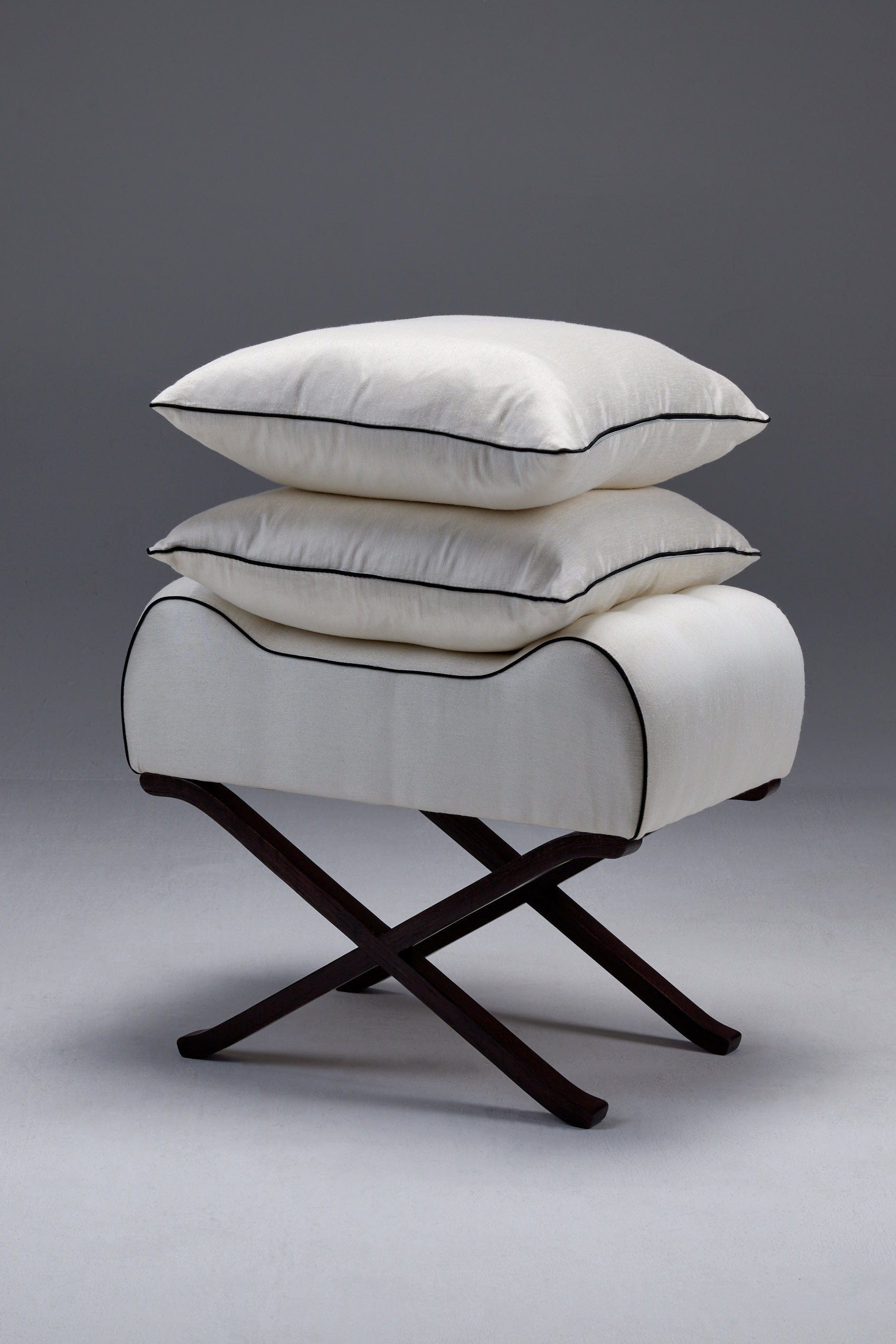 PIPED CUSHION - SILK SATEEN - CHAMPAGNE - SMALL