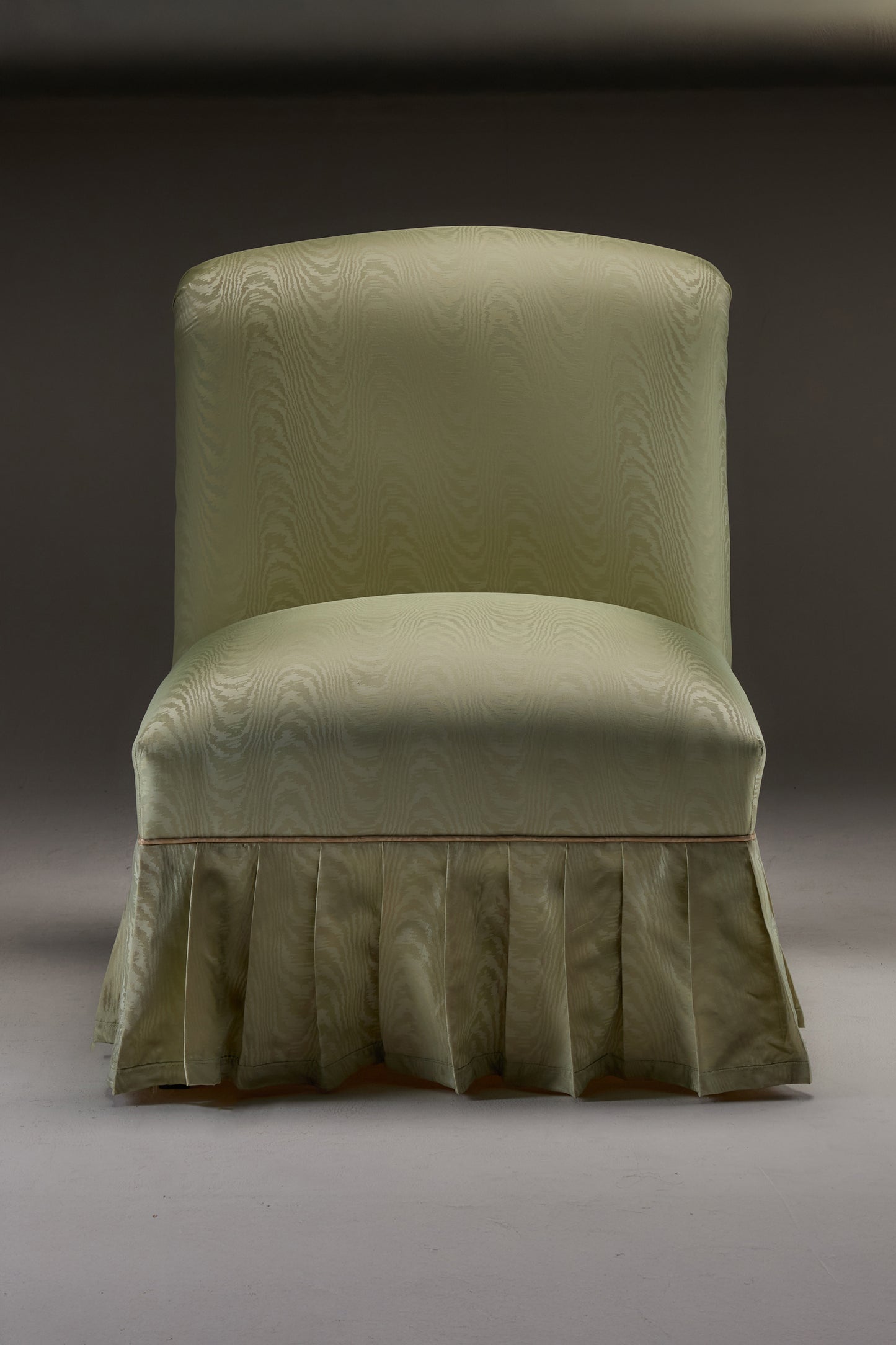 HESTIA SLIPPER CHAIR