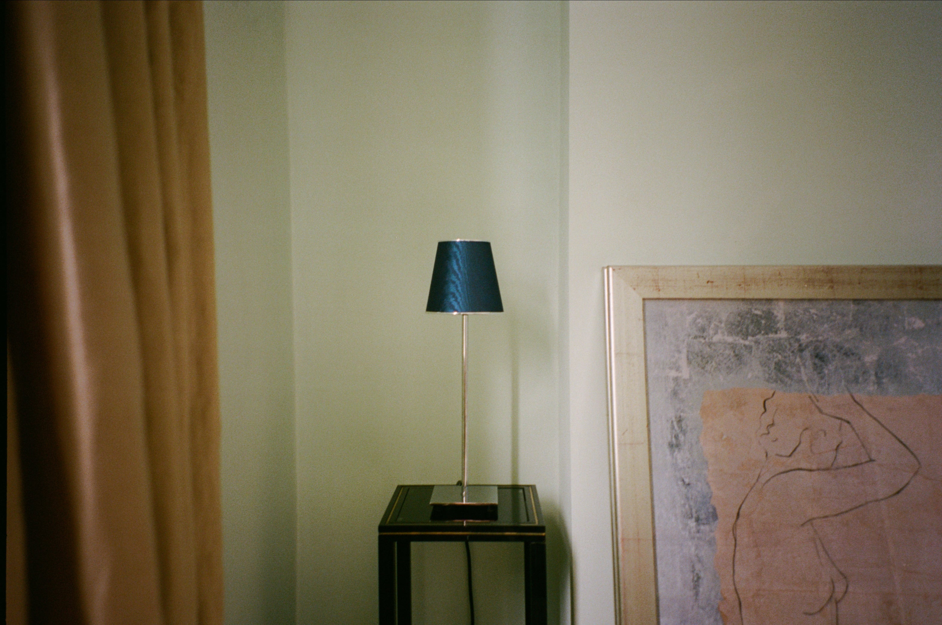 THE NUT SHADE - MOIRÉ TISSÉ - SAPPHIRE