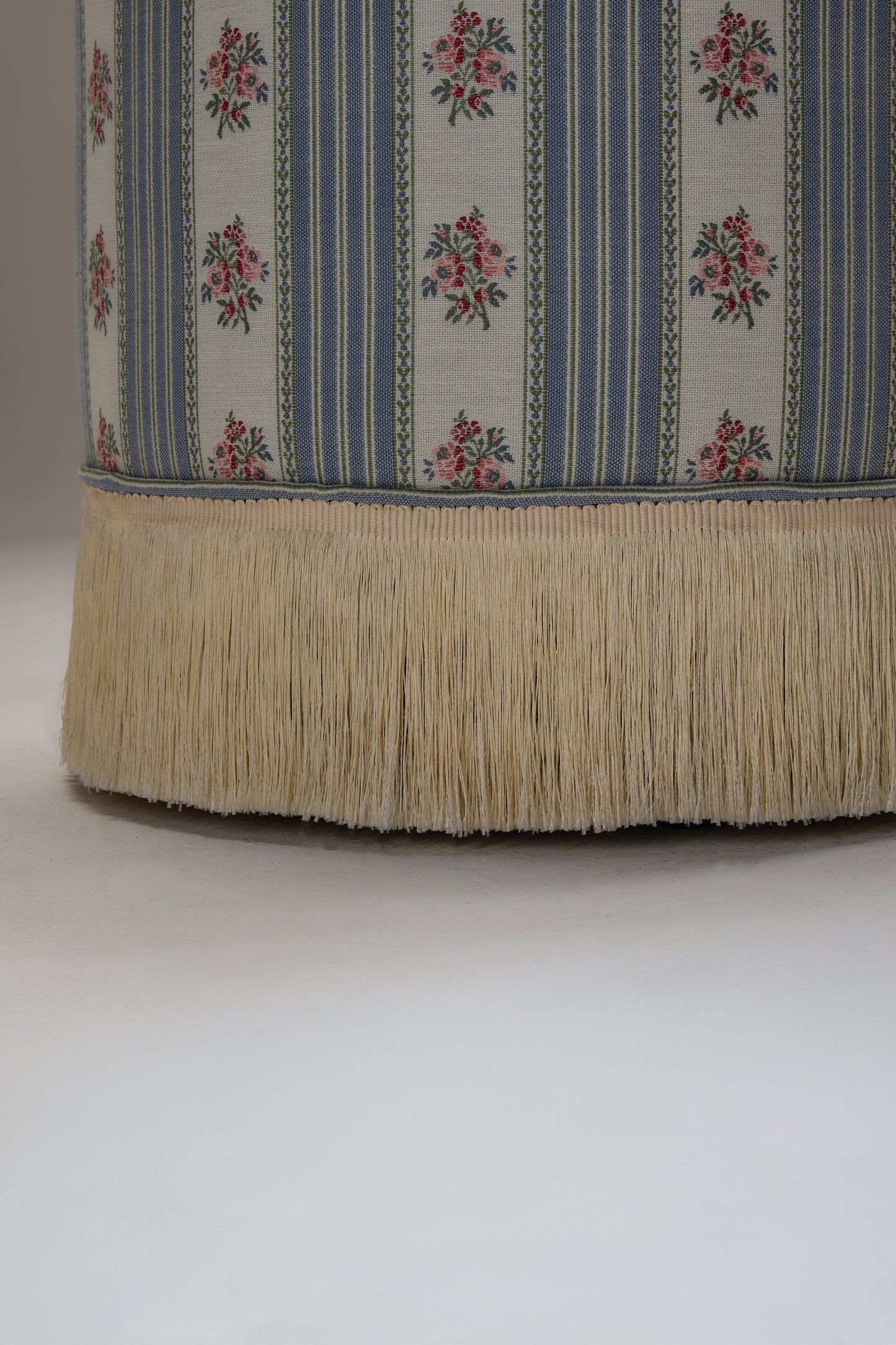 POMONA POEF - SOFA STRIPE 1