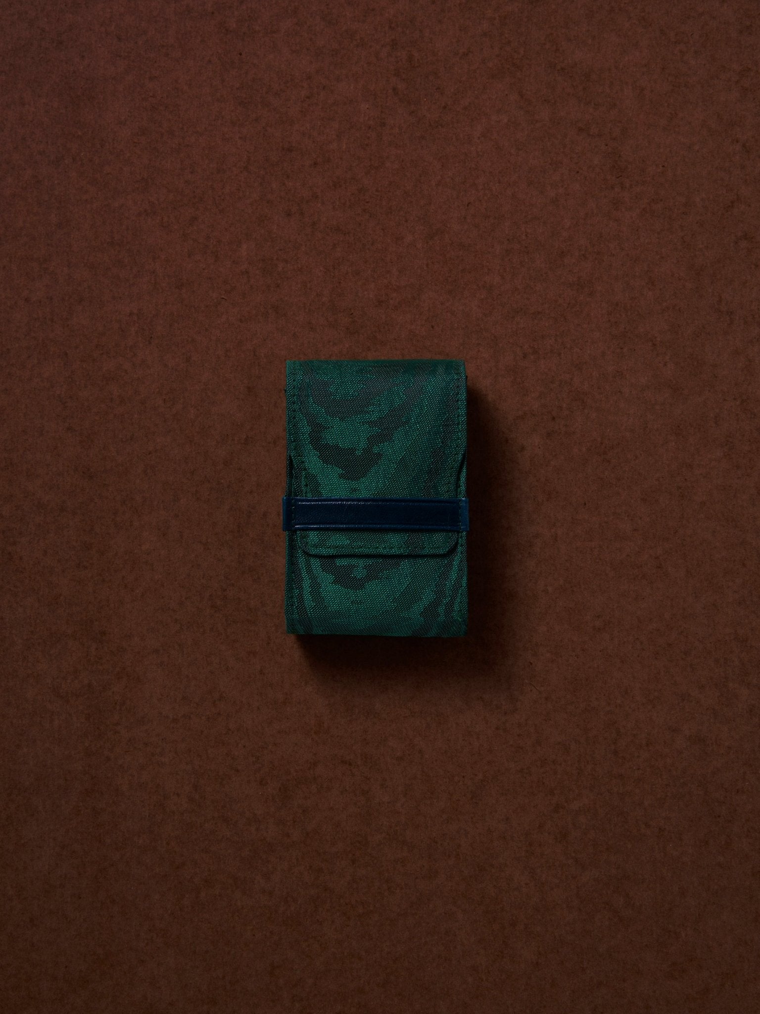 the card sleeve - moirè tissè - banker's lamp green - CC Moulton