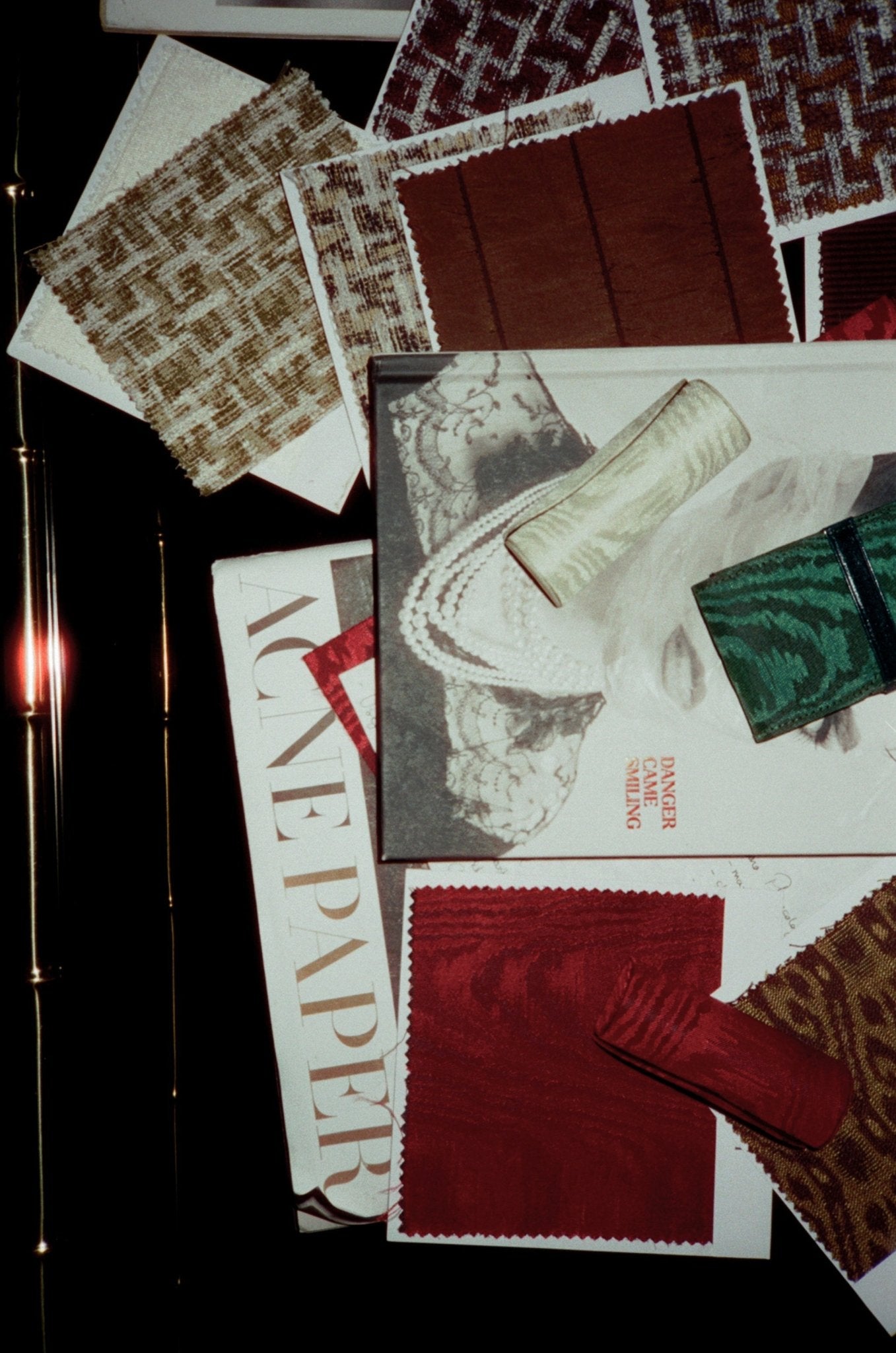 the card sleeve - moirè tissè - banker's lamp green - CC Moulton