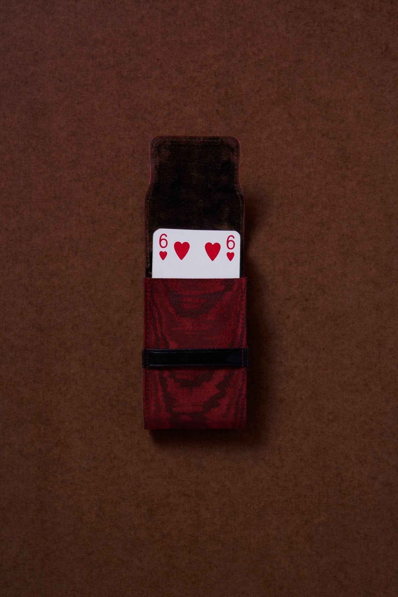 the card sleeve - moiré tissé - Loulou's rouge