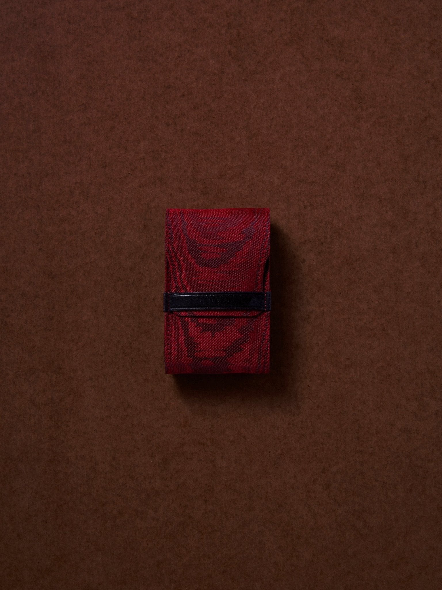 the card sleeve - moirè tissè - Loulou's rouge - CC Moulton