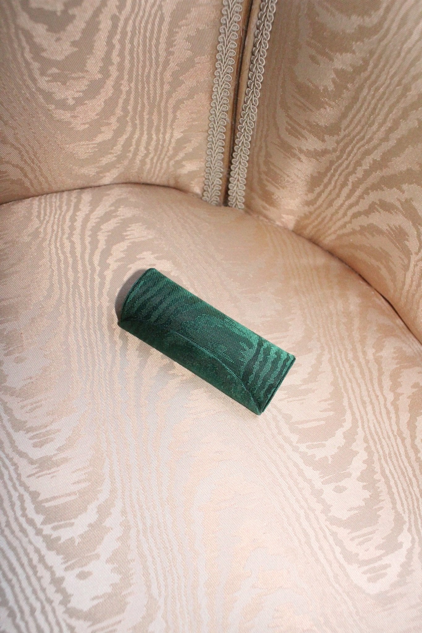 the etui - moiré tissé - banker's lamp green - CC Moulton