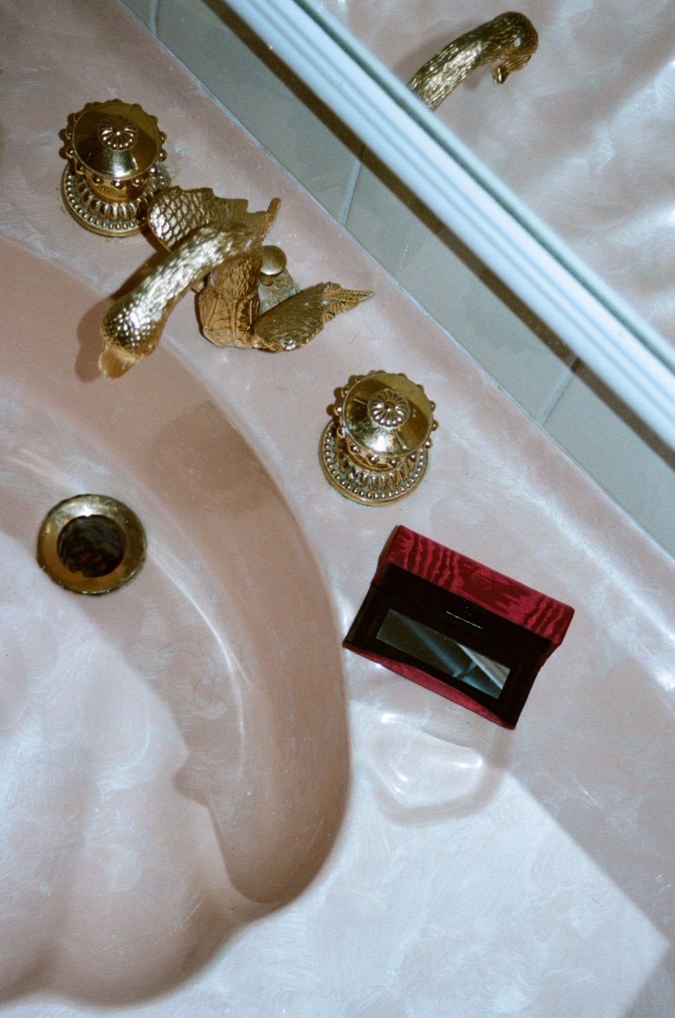 the etui - moiré tissé - Loulou's rouge - CC Moulton