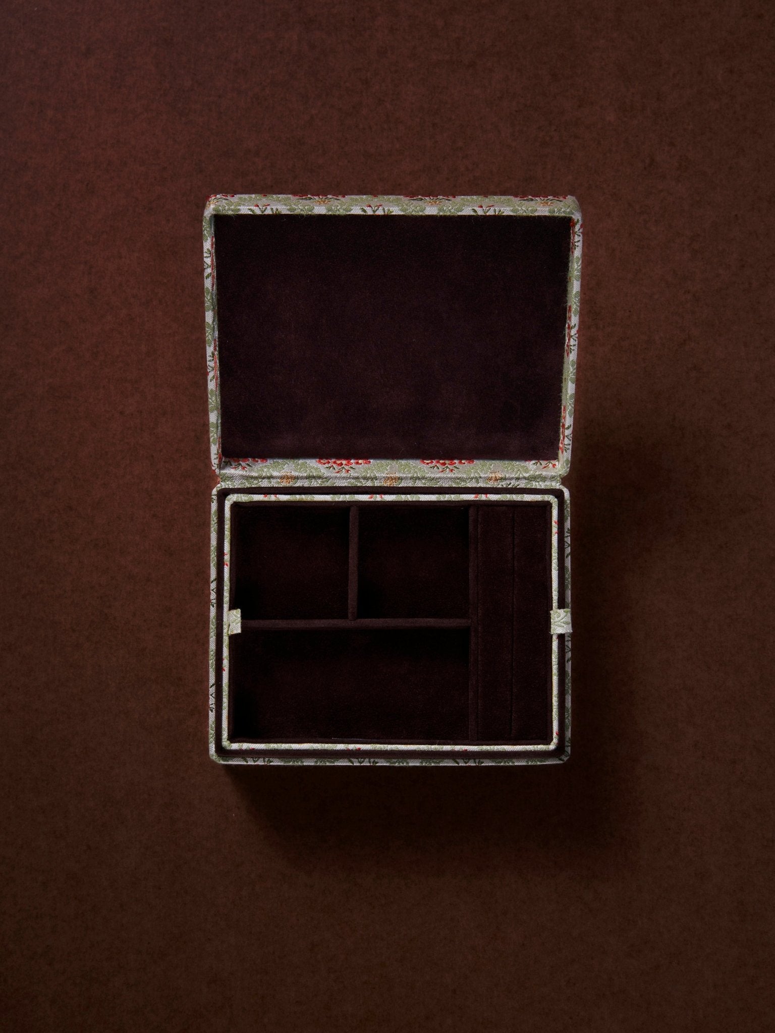 the jewellery case - Brant's trellis - CC Moulton